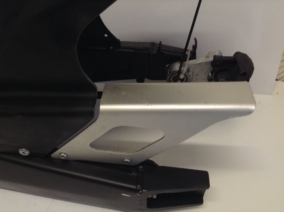 Vendo braço oscilante usado de Kawasaki zx750r 1994 completo