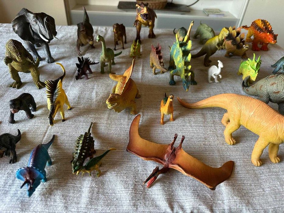 Lote de Brinquedos: 45 Dinossauros e Animais da Quinta + Oferta