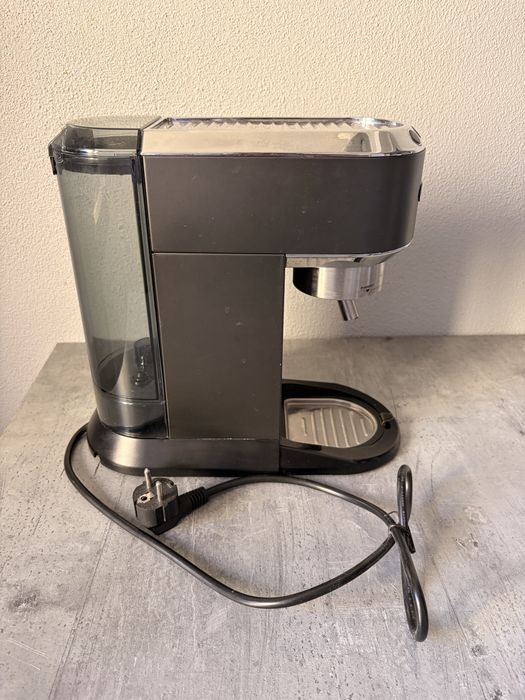 Ekspres do kawy kolbowy ciśnieniowy DeLonghi Dedica Style