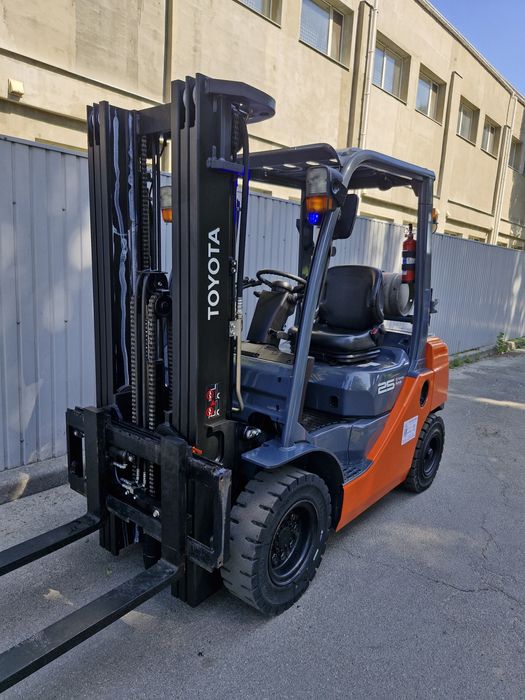 Навантажувач вилковий TOYOTA 8FG25 погрузчик Тойота газ-бензин