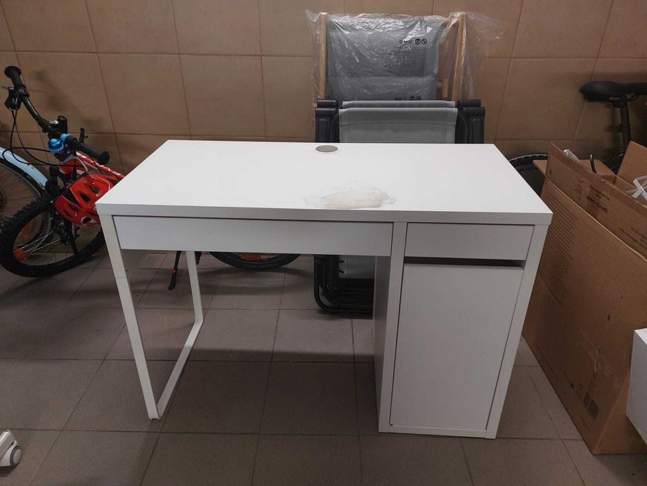 Biurko Micke i krzesło obrotowe IKEA