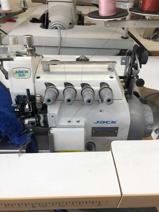 overlock jack 4-nitkowy górny transport  ciężkie szycie 230v  ( juki)