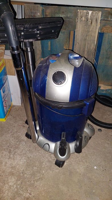 Aspirador de pó e água