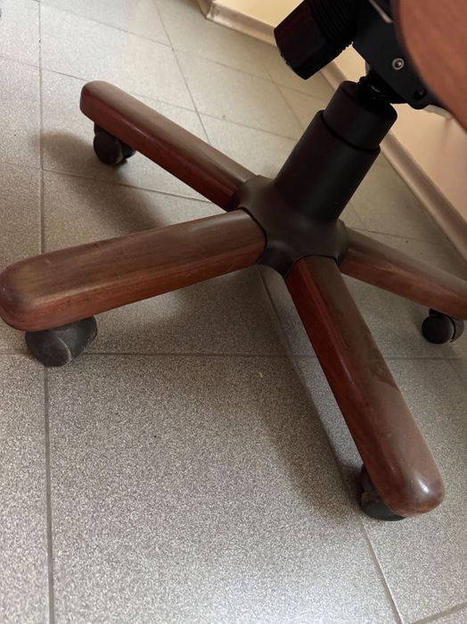 Кресло руководителя офисное кожа