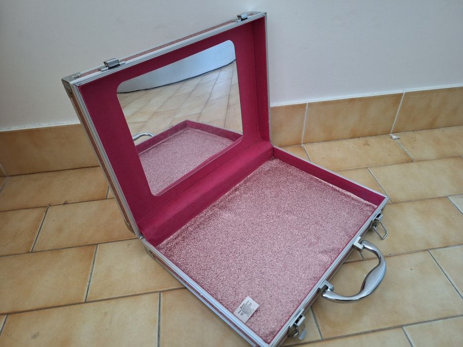 Large Makeup Box / Case64286328861569122