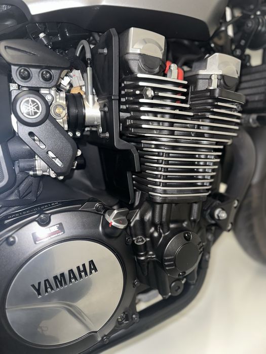 Yamaha XJR 1300 - Suspensao OLHINS regulaveis