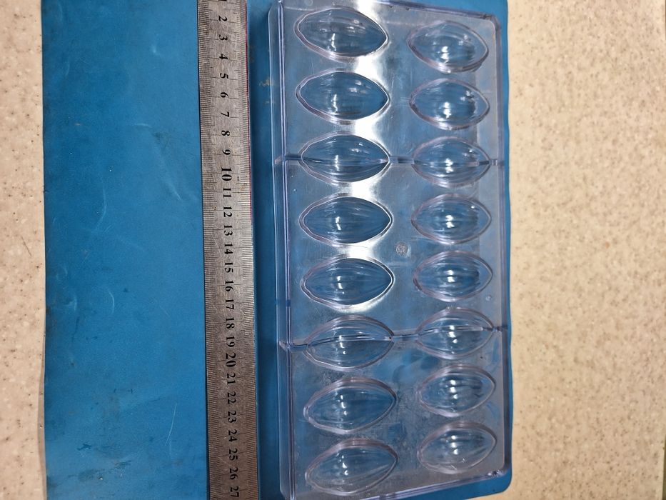 Пластиковые формы для шоколада и мастики.