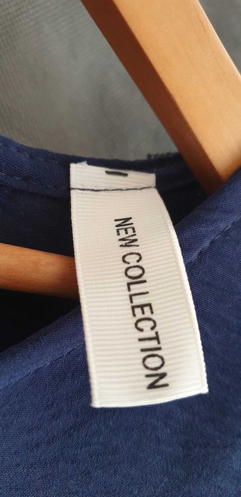 Blusa com ombreiras e corrente