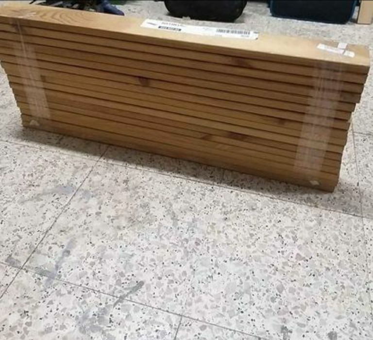 Tenho estrado de cama para troca por mesinha de cabeceira branca