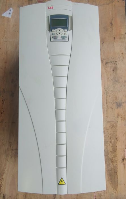 Falownik ABB ACS 550 do silnika 75 kW 90 kW 01-180A-4 ACS550 156A