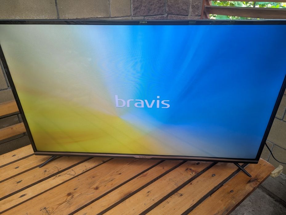 Телевизор Bravis 43" T2 Smart TV