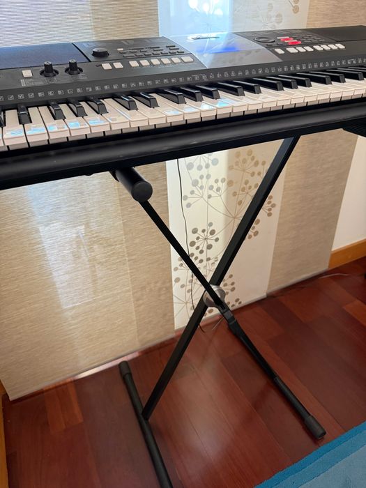 Teclado Piano Digital YAMAHA PSR-E423