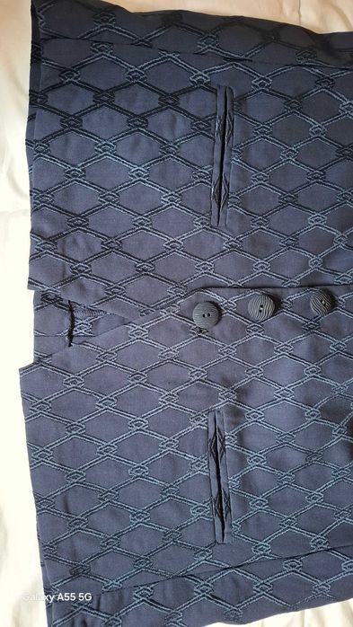 Komplet uszyto krawiec.