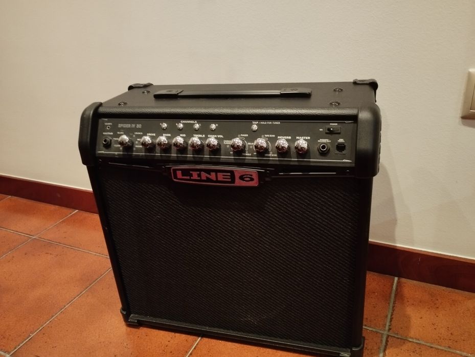 Amplificador ainda com a caixa