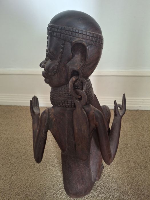 Grande escultura em madeira africana cerca 48 cms