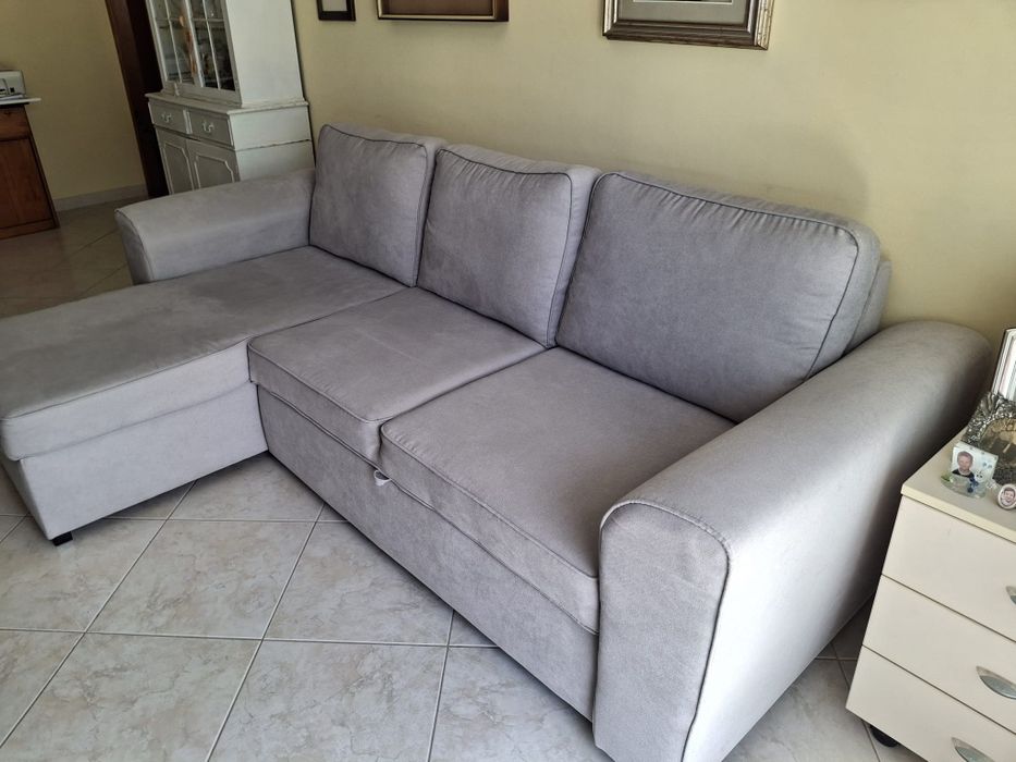 Devido a mudança vendo sofà-cama com as dimensòes 250 x 95 x 153 cm., em excelente estado, como novo