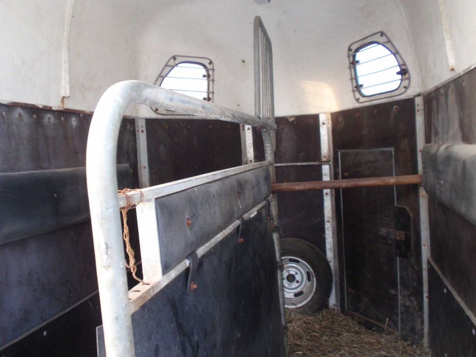 Wypożyczę wynajmę przyczepę przewóz zwierząt koni bydła trzody bryczka