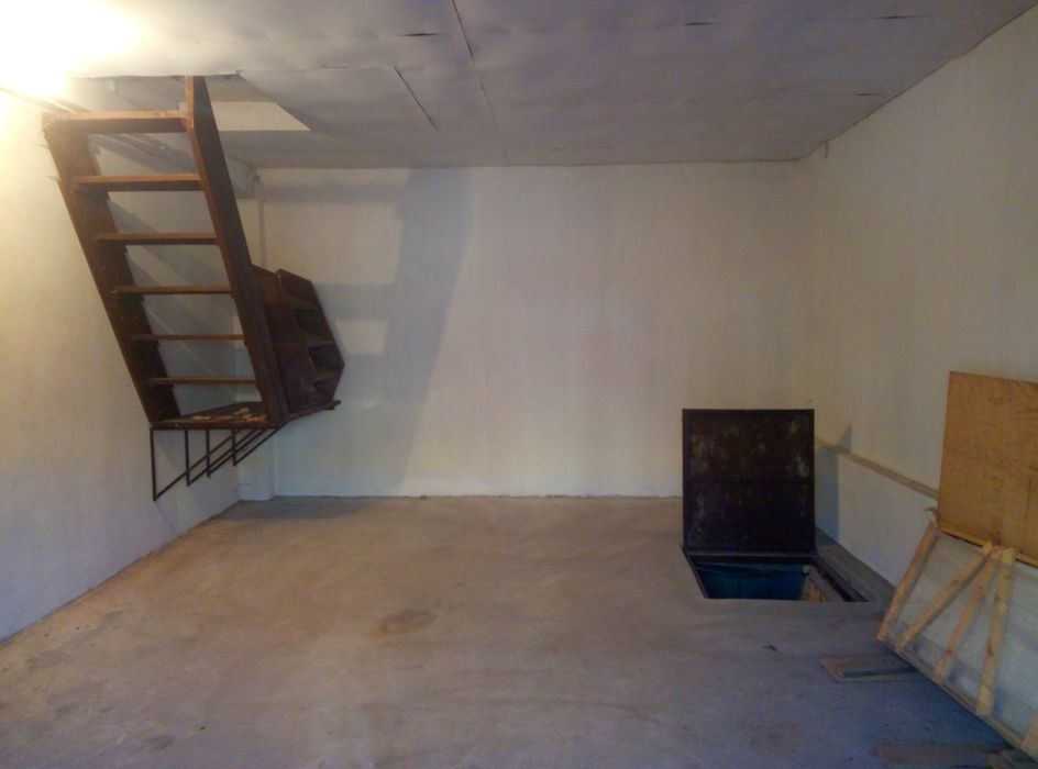 Гараж двоповерховий, новий 7 на 5 м.