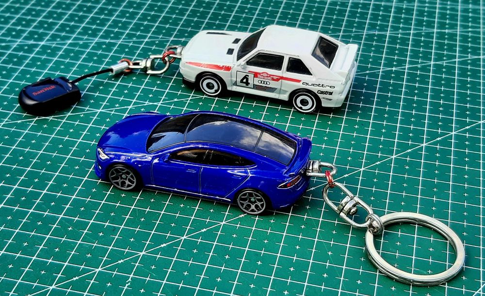 Брелок Hot Wheels | Audi | Tesla