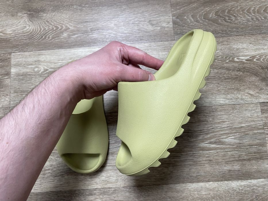 Adidas Yeezy Slide Glow Green Size 6US / EU 36-37 / 23.5 cm