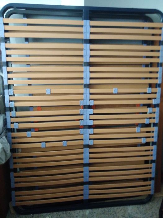 Estrados metálicos/ colchões