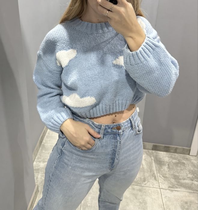 Niebieski sweter w chmury S chmurki sweterek crop