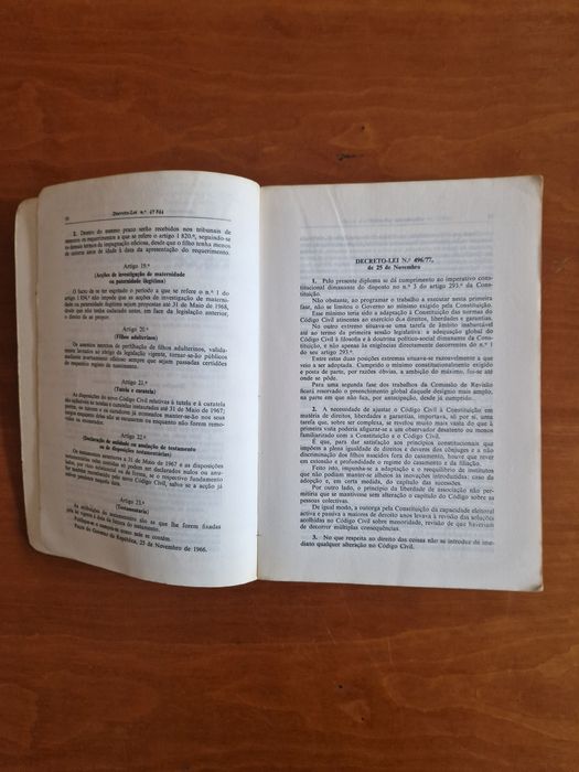 Livro didático de Direito "Código Civil, 5.ª Edição", 1984