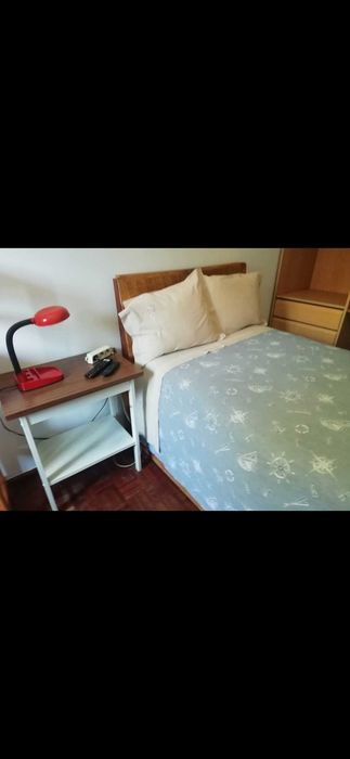 Aluga-se quarto a estudantes