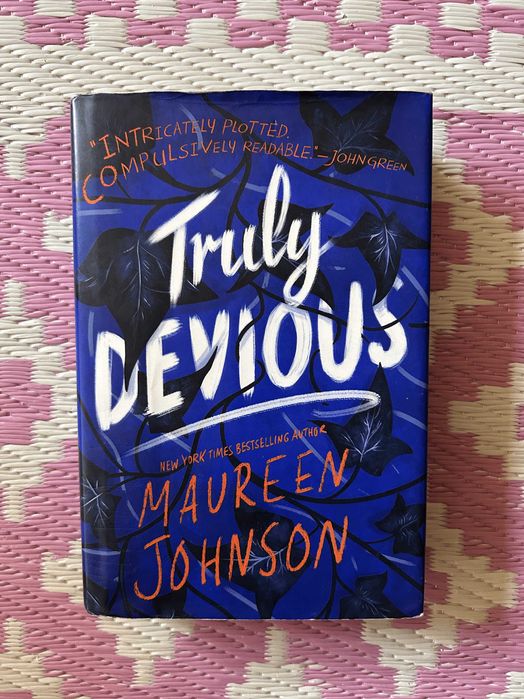 Truly Devious | Maureen Johnson | Inglês | HARDCOVER (Portes Incl.)