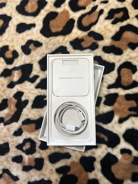 Iphone 14 lilás + capas