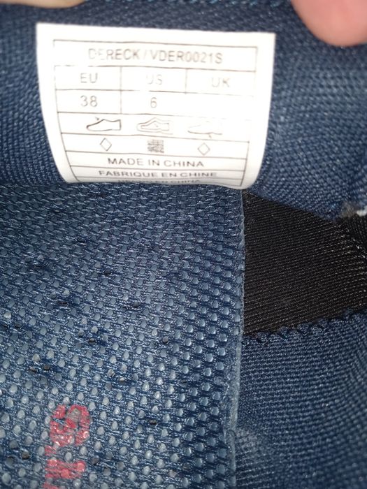 Сині кросівки для хлопчика Levi's 38р.