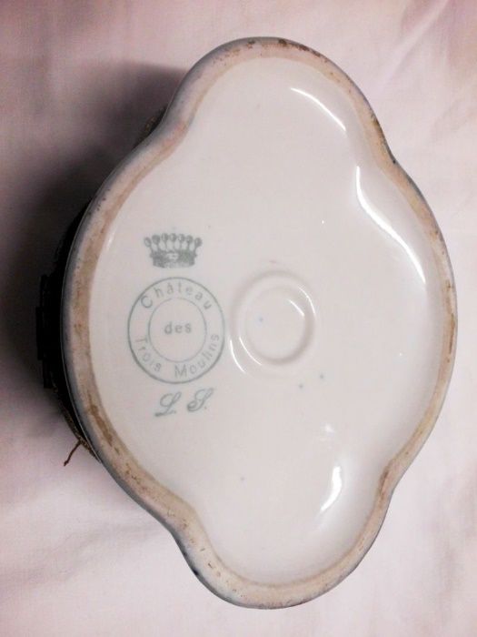 antiga caixa francesa-porcelana pintada á mão-Chateau des trois mulins