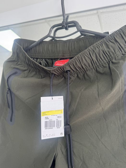 Нові Найк Nike Tech штани завужені стильні оливкові S розмір