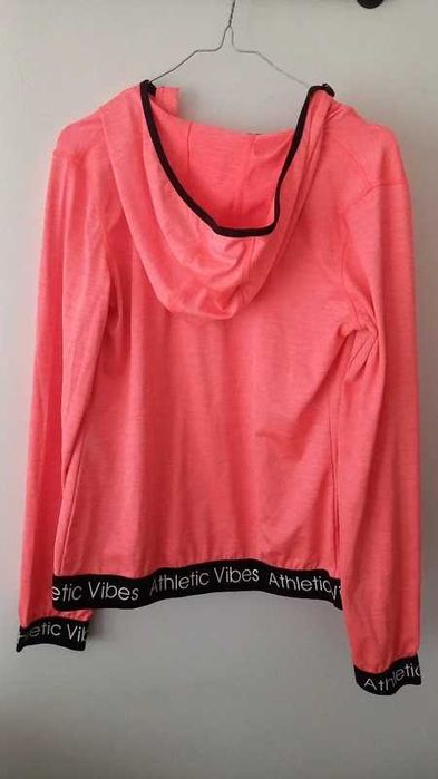 Casaco desporto com capucho