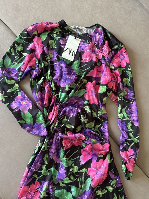 Нова сукня Zara з квітковим орнаментом