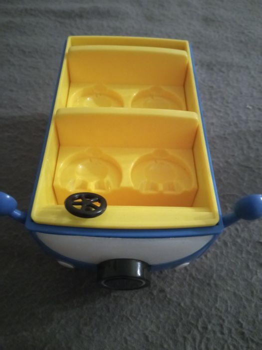 Caping Car Peppa Pig e bonecos