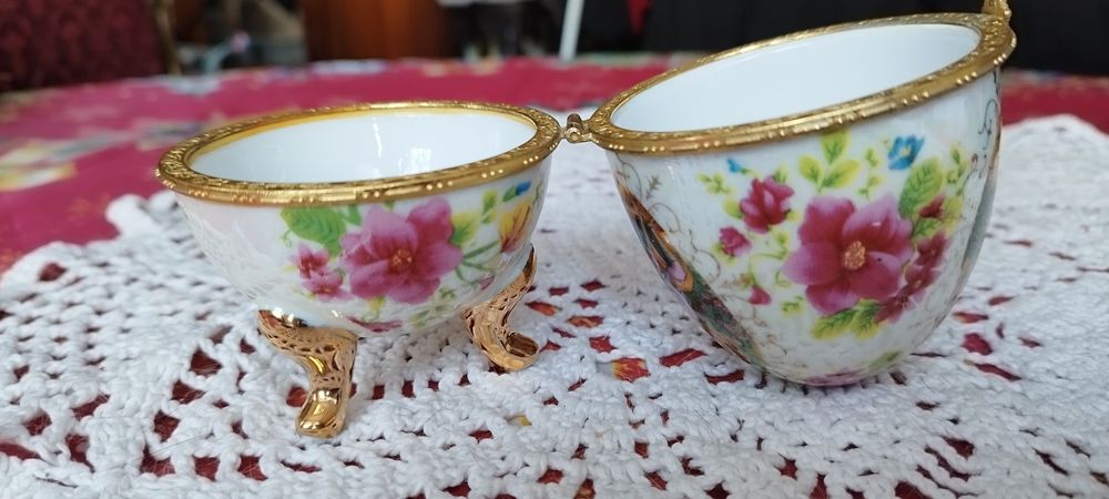 Jajo porcelanowe sygnowane