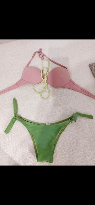 Bikini verde e rosa