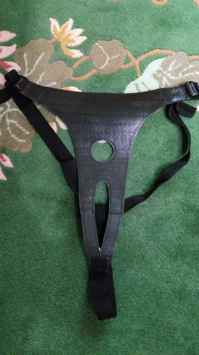 Разноцветные трусики/стринги кожзам на поясе и застёжках