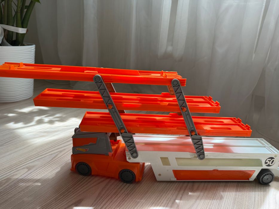 Машина транспортер  Hot Wheels