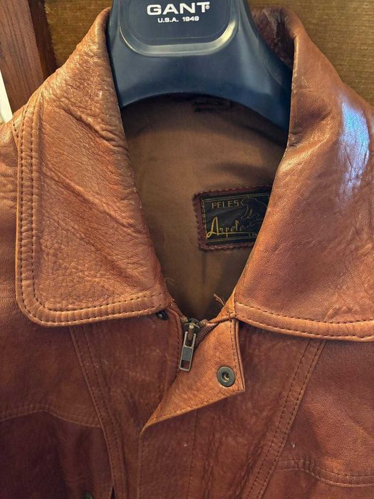 casaco em pele castanho