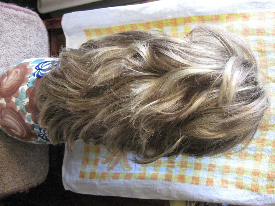 Sprzedam długą perukę damską blond, dł. 30cm