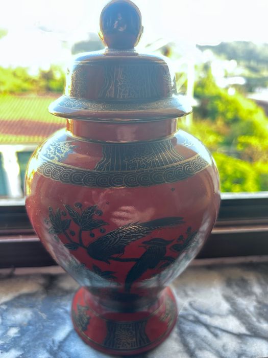 Peça de decoração - vaso cilíndrico com tampa