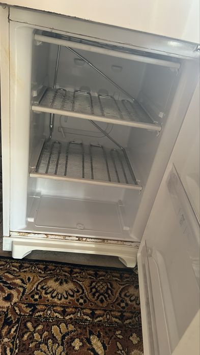 Продам холодильник Hotpoint RISTON