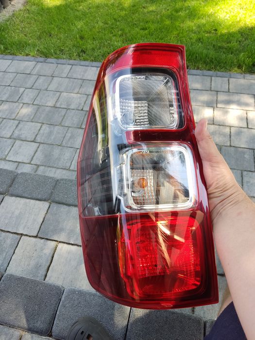 Ford Ranger III lampa tył prawa 2021
