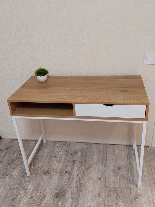 Стіл письмовий Jysk TRAPPEDAL 48x95см, колір тепл. дуб/білий