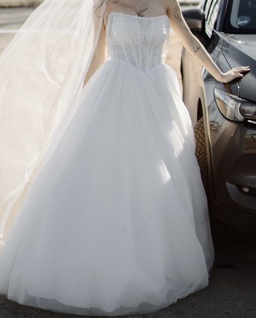 Продам весільну сукню