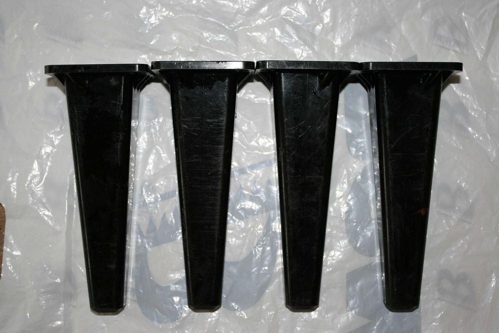 Ніжки для шафи 200 грн комплект (4 шт)