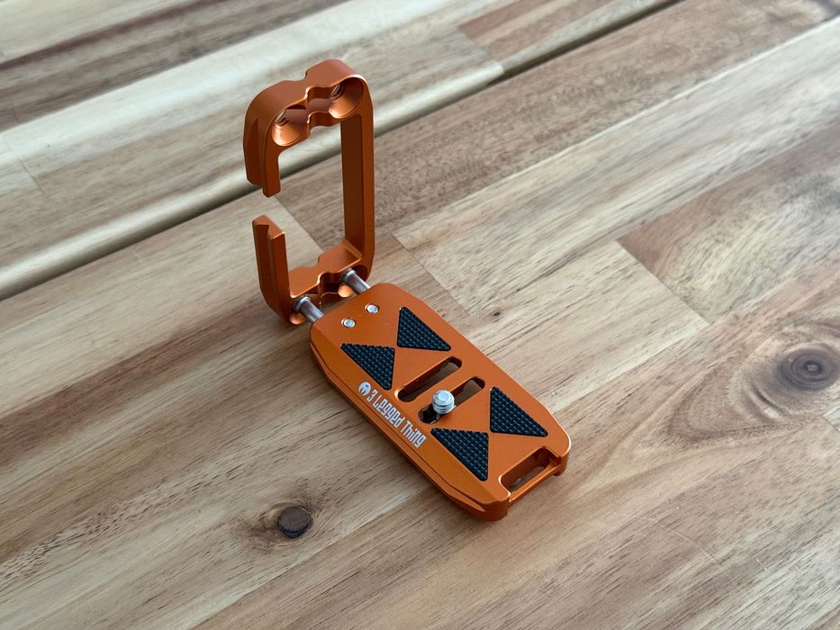 L Bracket universal 3 Legged Thing, Ellie, como nova