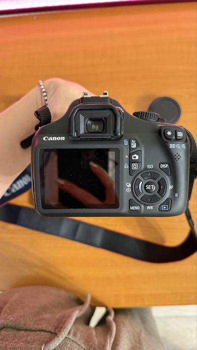 Canon eos1100d ( дзеркальний фотоапрат )ідельно підійде для новачка